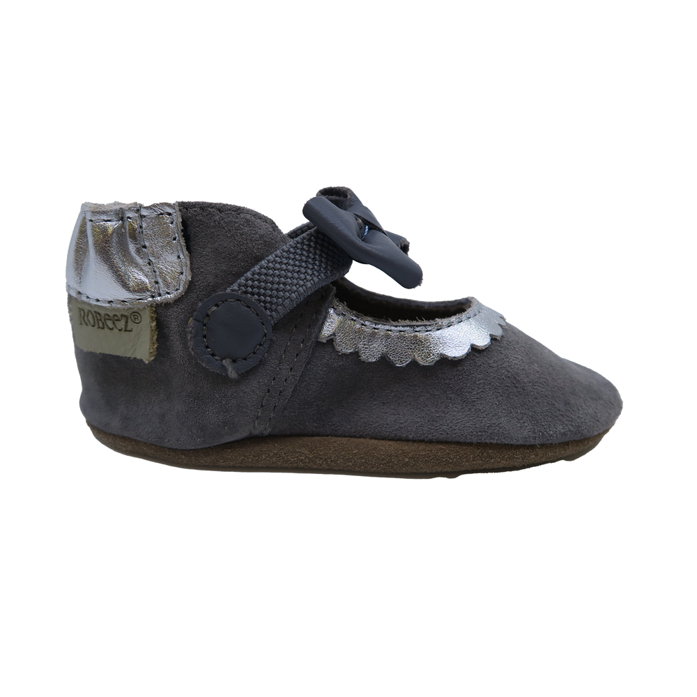 Unknown Brand Girls Gray Shoes size: 0-6 Months